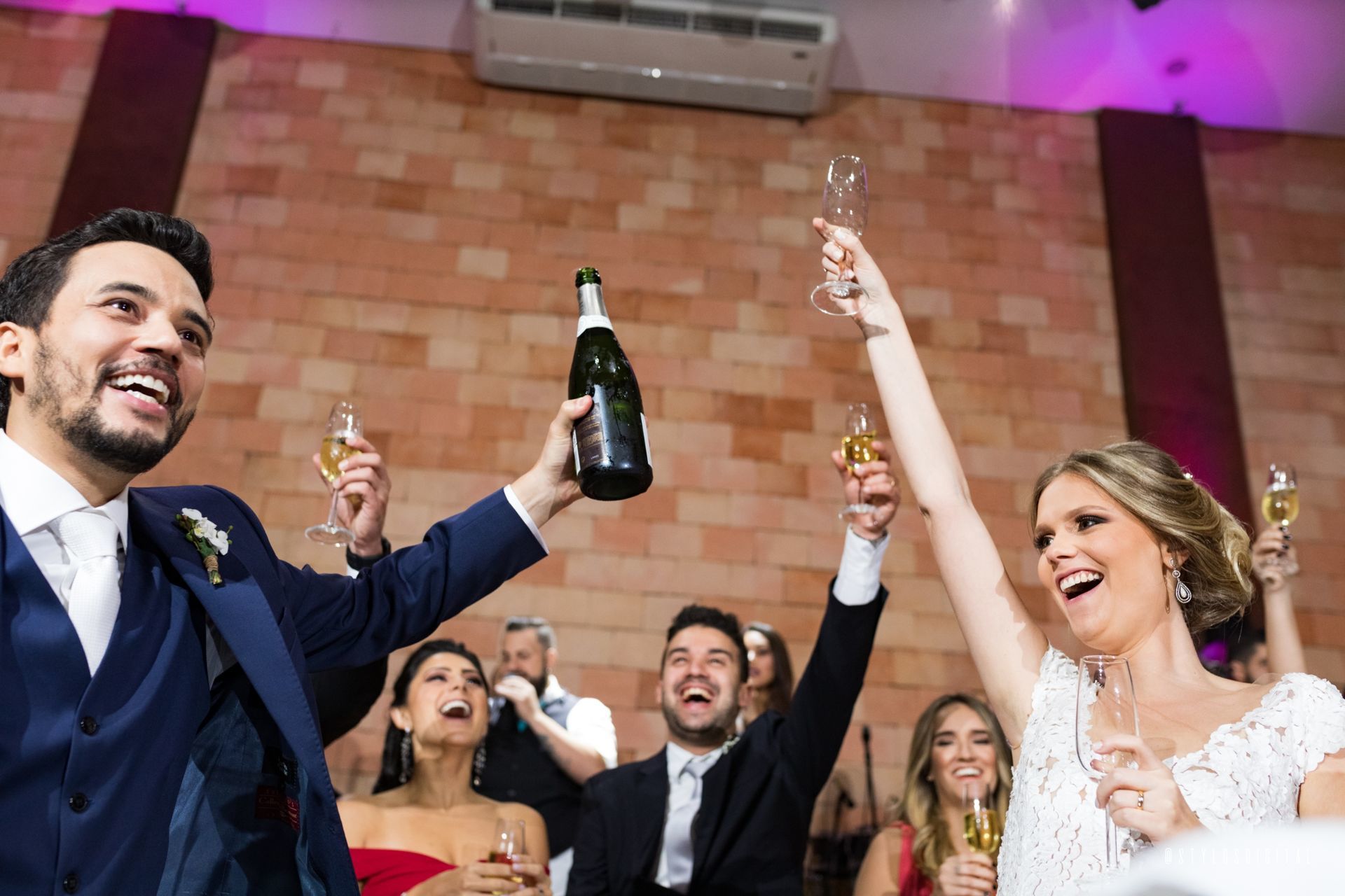 Foto Sangue, suor e uma festa de casamento Foto Sangue, suor e uma festa de casamento - Imagem 24