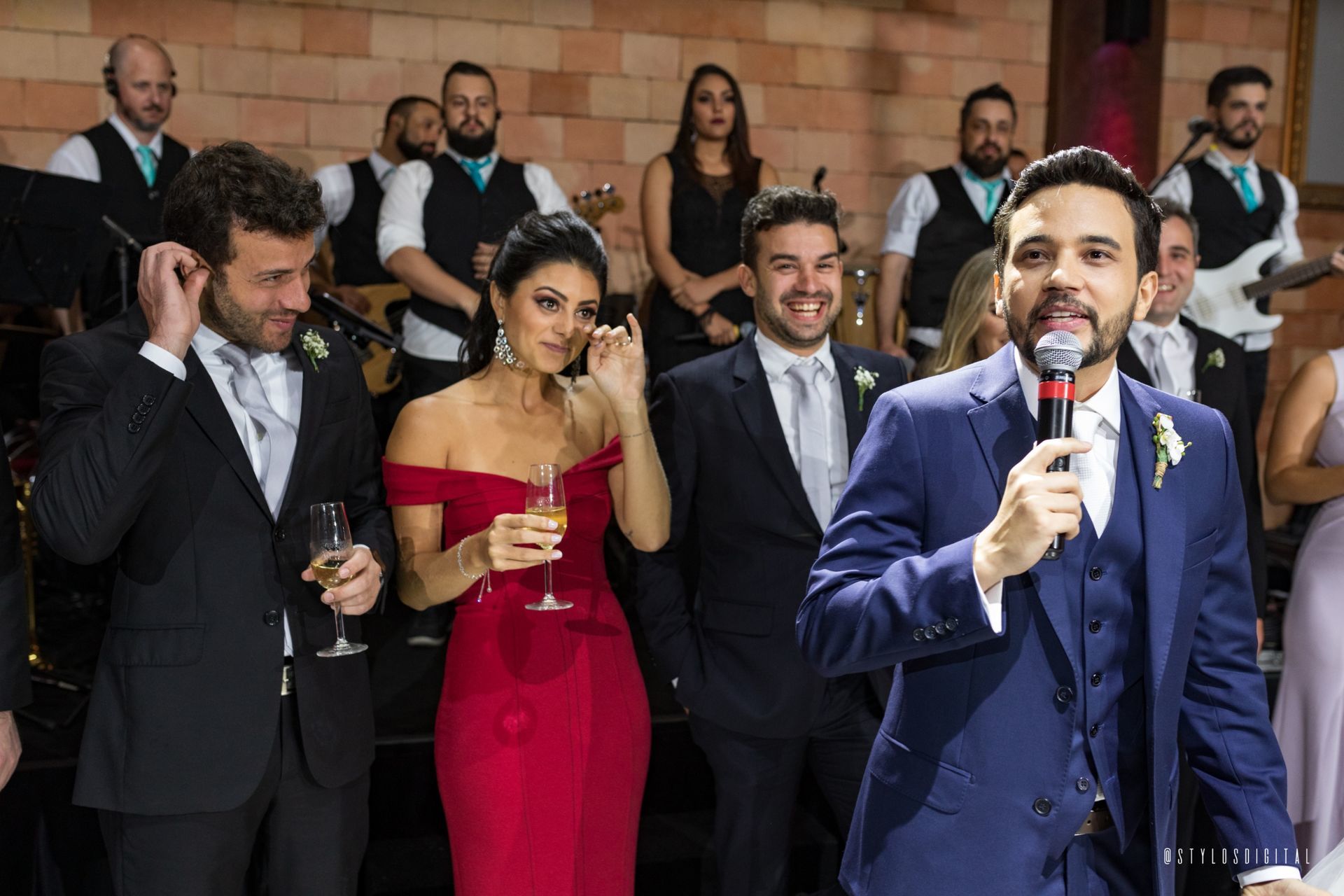 Foto Sangue, suor e uma festa de casamento Foto Sangue, suor e uma festa de casamento - Imagem 26