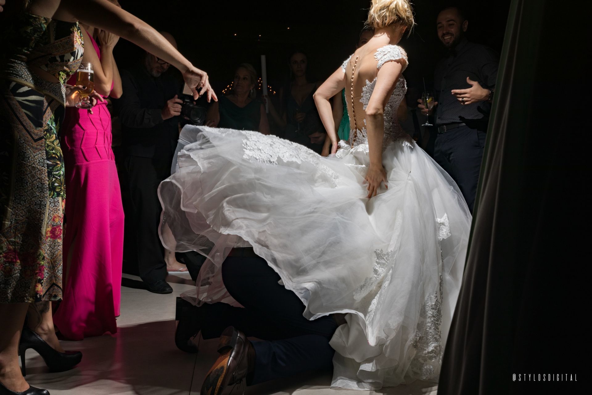 Foto Sangue, suor e uma festa de casamento Foto Sangue, suor e uma festa de casamento - Imagem 35