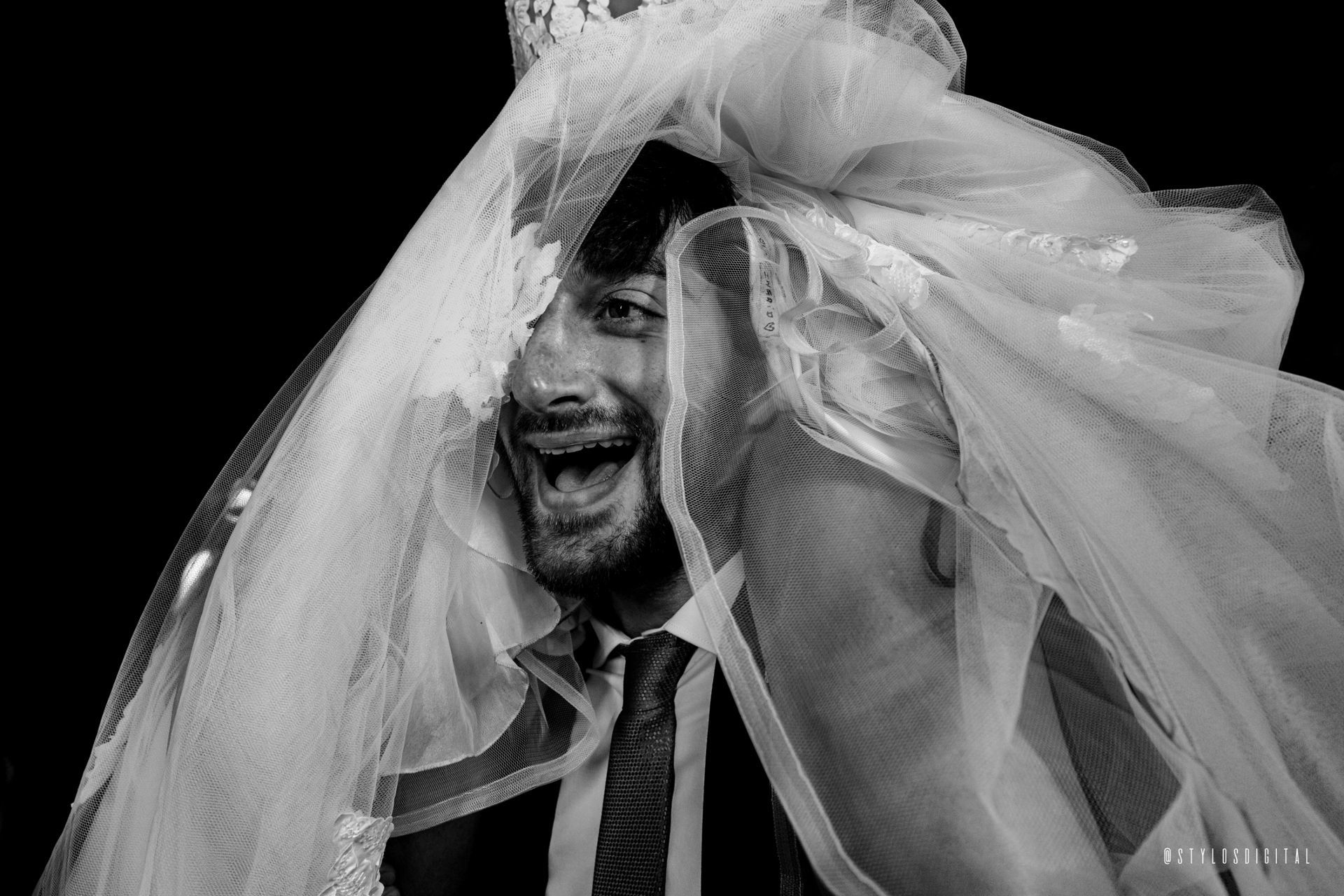 Foto Sangue, suor e uma festa de casamento Foto Sangue, suor e uma festa de casamento - Imagem 61