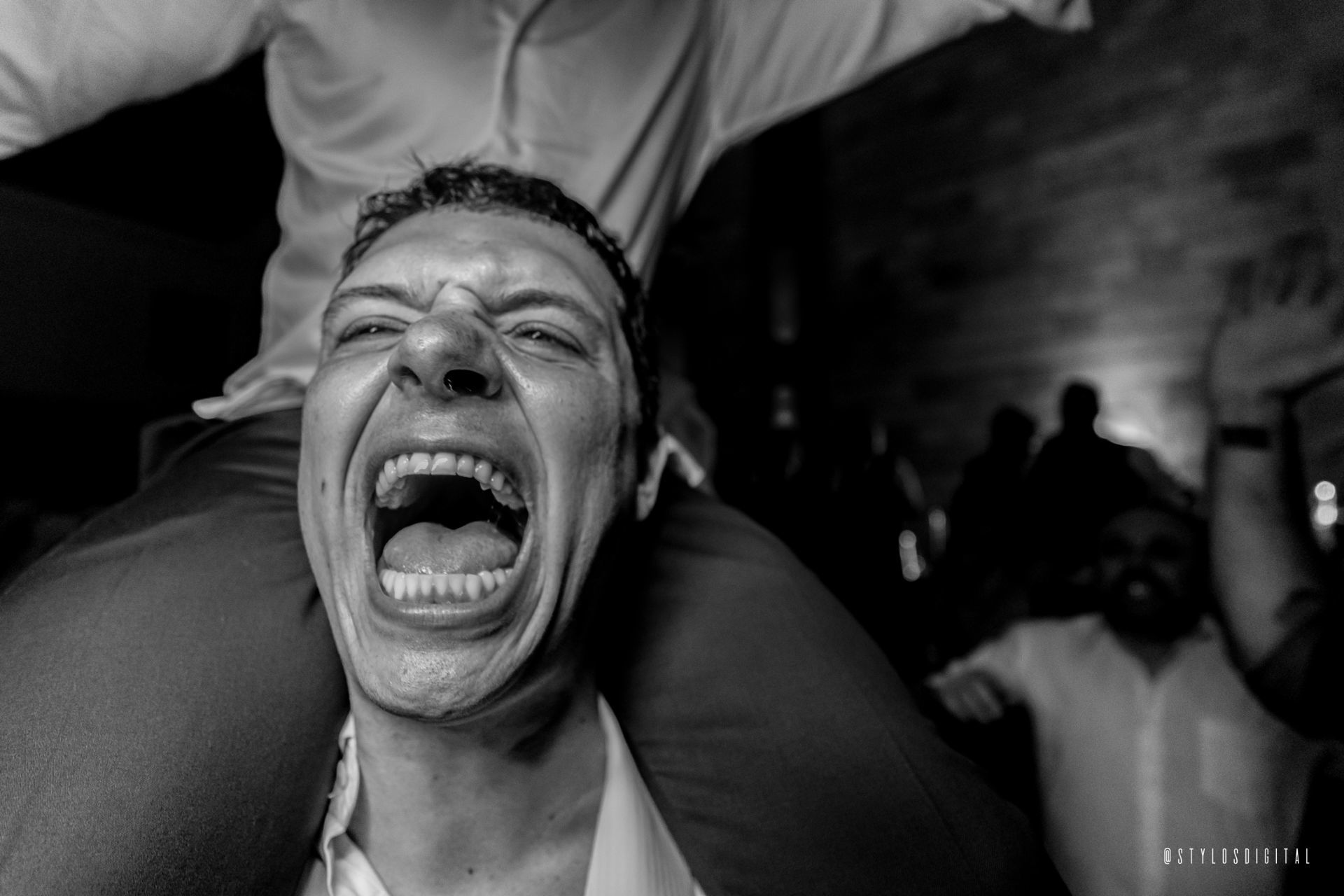 Foto Sangue, suor e uma festa de casamento Foto Sangue, suor e uma festa de casamento - Imagem 62