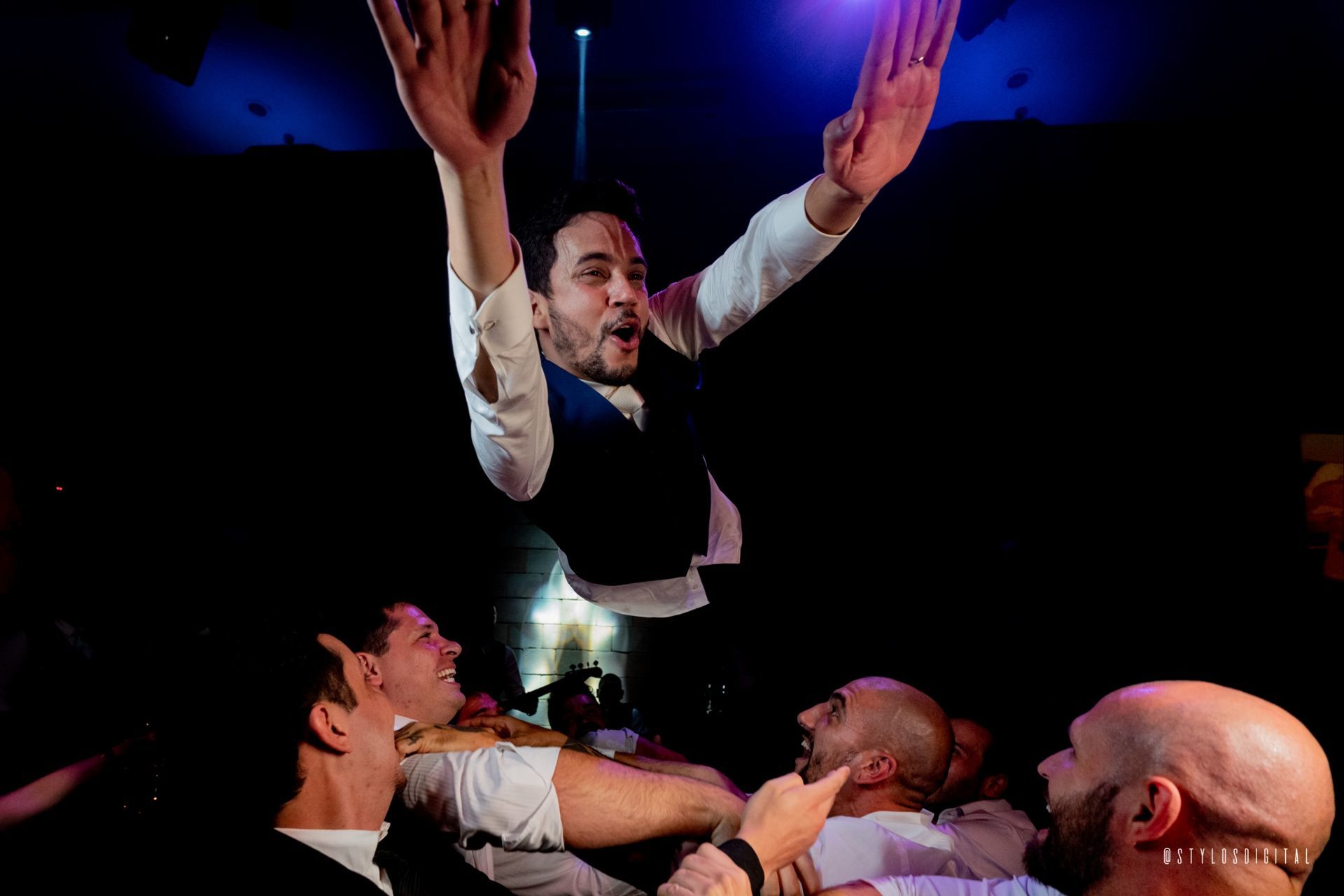 Foto Sangue, suor e uma festa de casamento Foto Sangue, suor e uma festa de casamento - Imagem 59