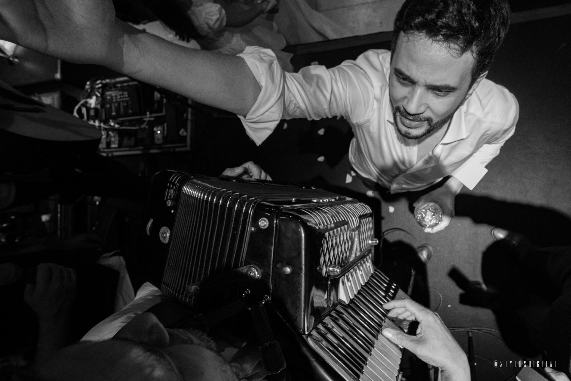 Foto Sangue, suor e uma festa de casamento Foto Sangue, suor e uma festa de casamento - Imagem 45