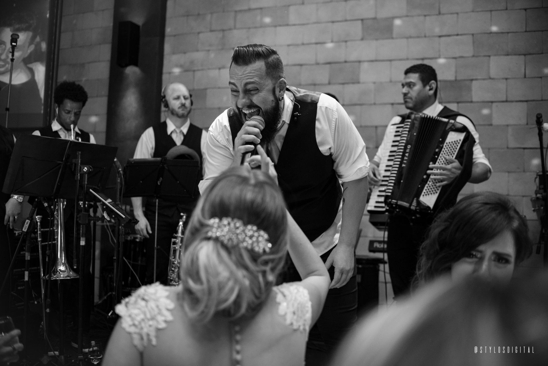 Foto Sangue, suor e uma festa de casamento Foto Sangue, suor e uma festa de casamento - Imagem 47