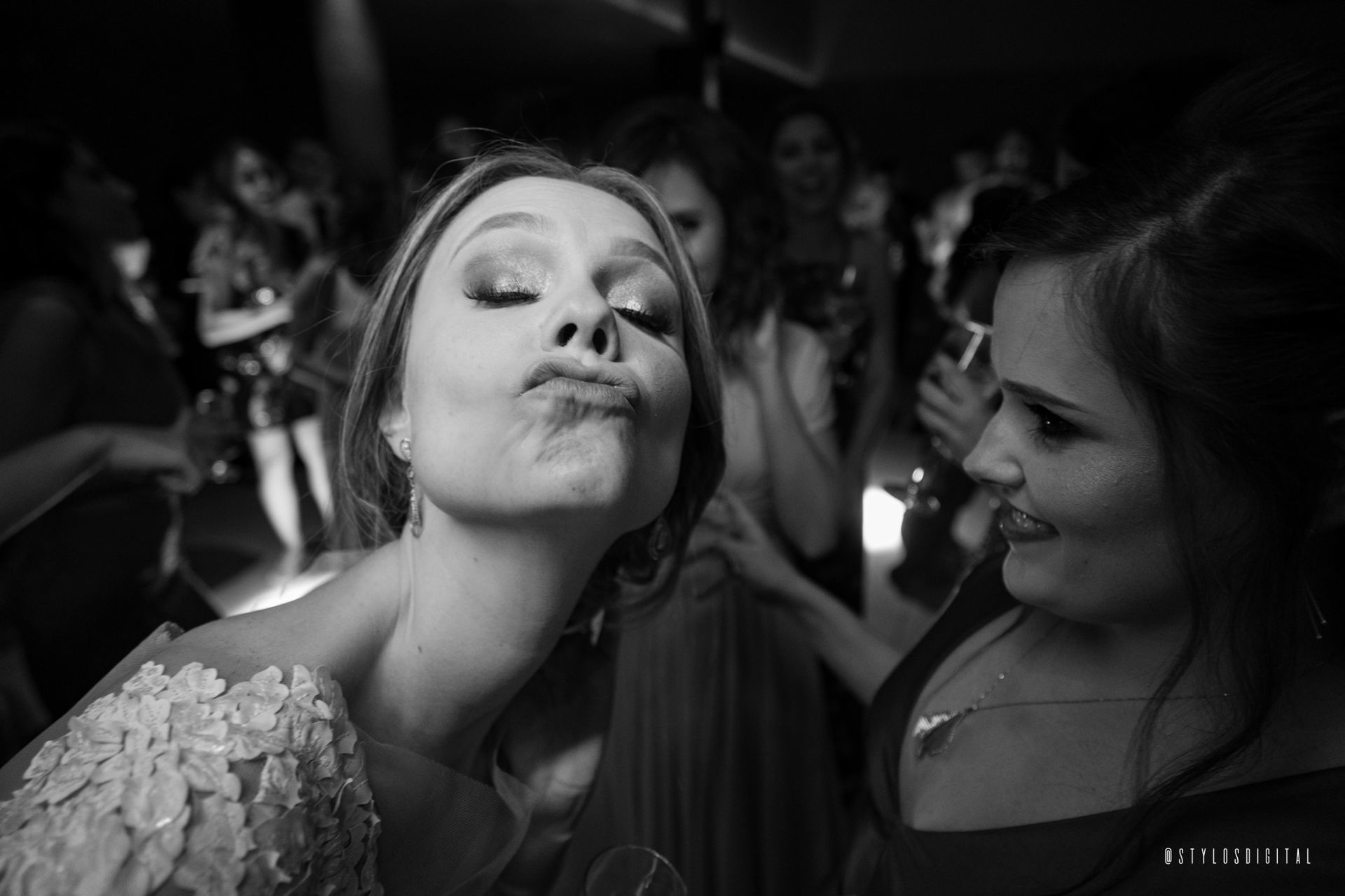 Foto Sangue, suor e uma festa de casamento Foto Sangue, suor e uma festa de casamento - Imagem 49