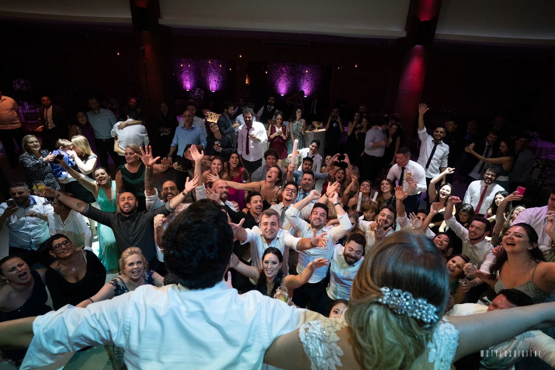 Foto Sangue, suor e uma festa de casamento Foto Sangue, suor e uma festa de casamento - Imagem 44