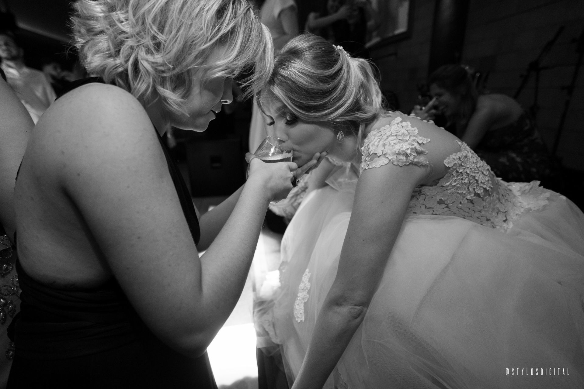 Foto Sangue, suor e uma festa de casamento Foto Sangue, suor e uma festa de casamento - Imagem 57